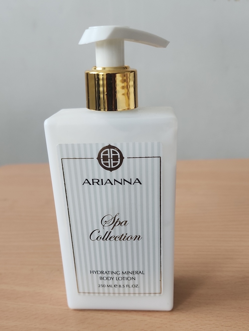 Arianna Spa Collection Hydrating Mineral Body Lotion - White. New Without Box